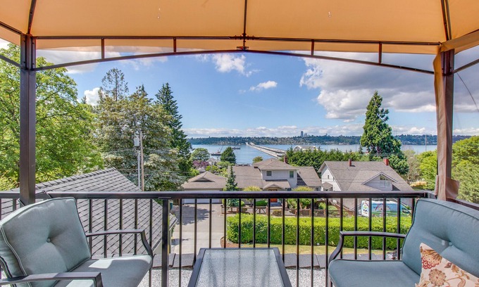 Mercer Island Apartment | Beautiful suite with lake & city views, hot tub - near downtown