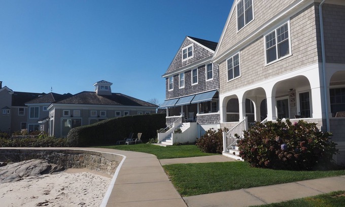 New London House | Beautiful Summer House On Long Island Sound