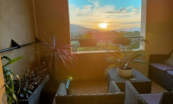 Pont Royal Apartment | Beautiful T2 renovated and air conditioned Golf de Pont Royal with magnificent view of the golf course