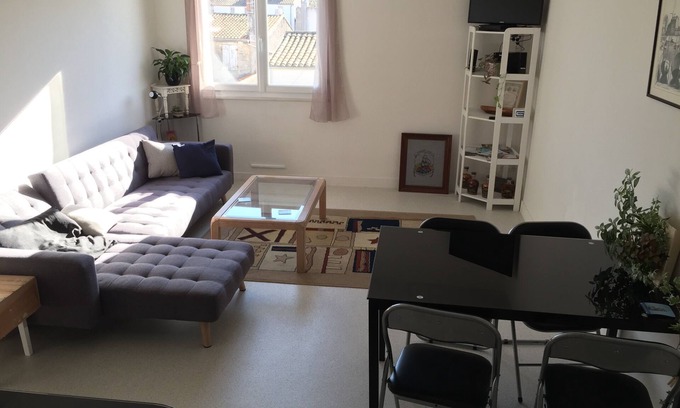 Rochefort Apartment | Beautiful T2 Renovated, fully equipped and well located, bright and quiet