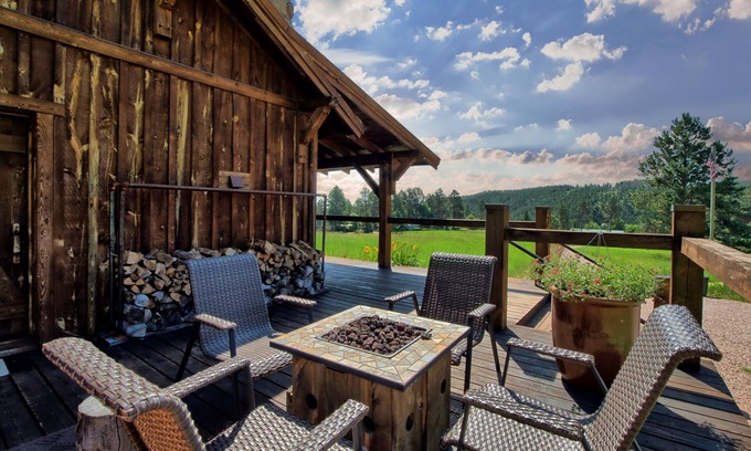 Colonial Pine Hills Cabin | Beautiful Timber Frame Canyon with Spring Creek Canyon views!