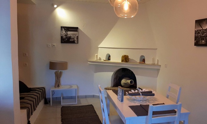 Liapades House | Beautiful, traditional vacation home w. large terrace, quiet & close to the beach-4 pers.