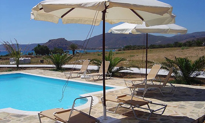 Vigla Apartment | Beautiful vacation apartment with pool right on the beach