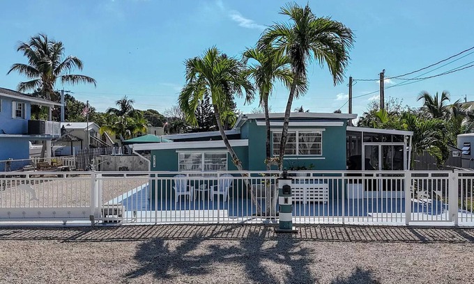 Sexton Cove Estates House | Beautiful vacation home in cayo largo, a paradise surrounded by manatees and beach.