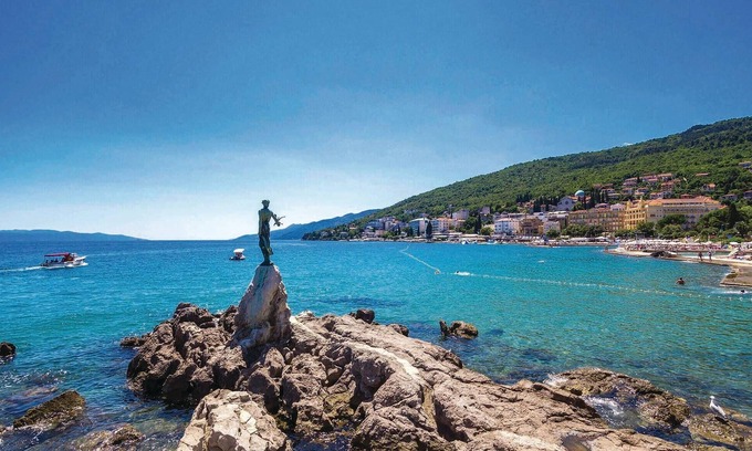 Kuceli House | Beautiful vacation home with pool and jacuzzi near the Kvarner Bay.
