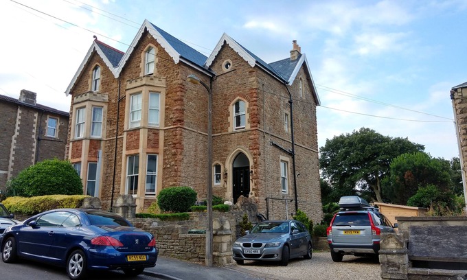 Clevedon House | Beautiful Victorian House overlooking the sea in Clevedon.