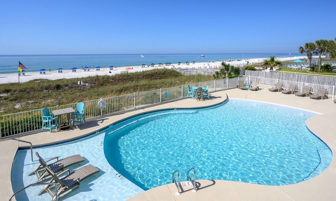 Orange Beach Condo | Beautiful view! 4 bdrm condo in low density bldg. Best location ON the beach!