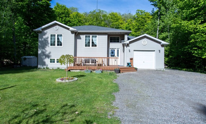 Tiny House | Beautiful View Cottage , hiking trails( Pet -friendly)