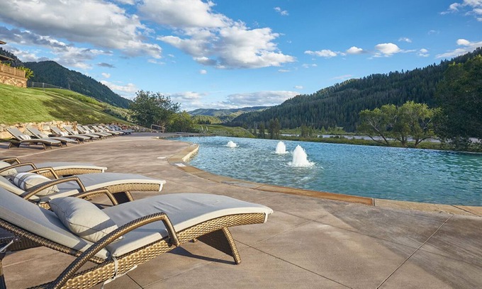Hoback Junction House | Beautiful views from Fairway 1, enjoy SRSC amenities