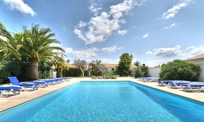 Cheray House | Beautiful villa for 4 people with pool, WIFI, terrace and parking