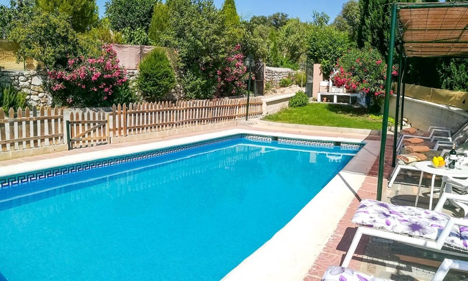 Montefrio Villa | Beautiful villa on private land with olive and fruit trees