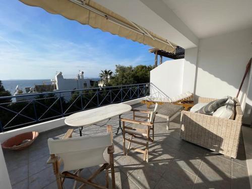 Saronida House | Beautiful villa 100m from the sea