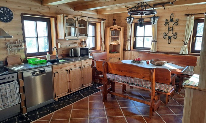 Korenov Villa | Beautiful villa for 10 guests with WIFI, hot tub, TV and parking