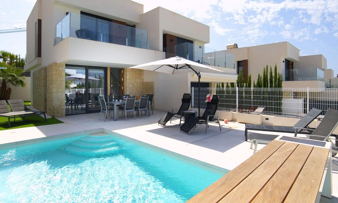 Finestrat House | Beautiful villa for 6 guests with WIFI, private pool, A/C, TV and terrace