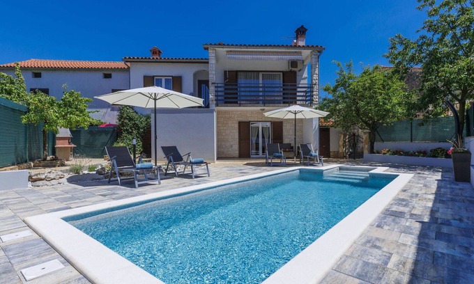 Sajini House | Beautiful villa for 6 guests with A/C, private pool, WIFI, TV and terrace