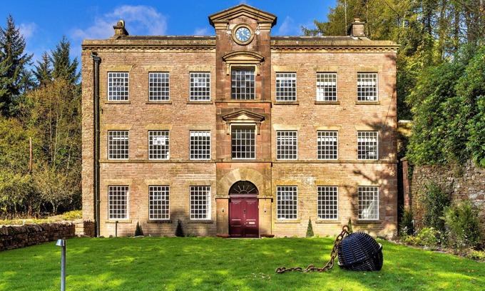 Macclesfield House | Beautiful villa for 19 people with private pool, hot tub, WIFI and terrace