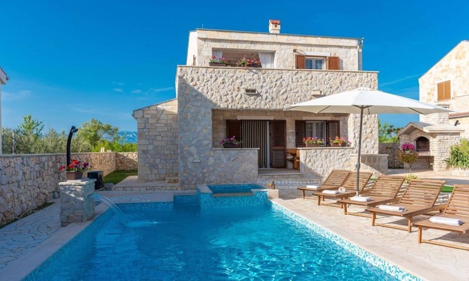 Privlaka Cabin | Beautiful Villa in Privlaka with a heated swimming pool, jacuzzi and sauna