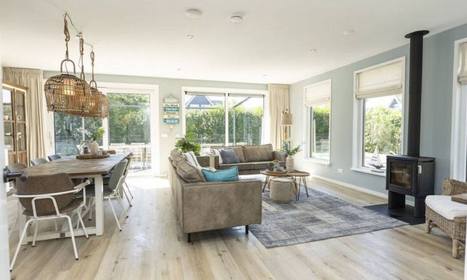 De Koog Villa | Beautiful Villa in De Koog Texe with Fenced Garden