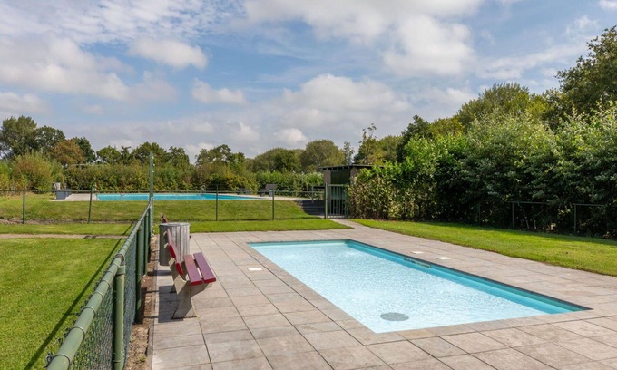 Westenschouwen House | Beautiful villa for 4 guests with pool, WIFI, TV, terrace and pets allowed