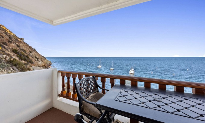 Avalon Condo | Beautiful Villa, OCEAN VIEWS, NO STEPS, Golf Cart