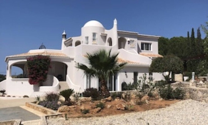 Lagoa e Carvoeiro House | Beautiful Villa, seaview, pool, babypool, biggarden, Pentaque/Badminton/pingpong