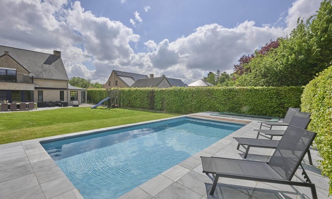 Heers House | Beautiful villa with a pool and a sauna