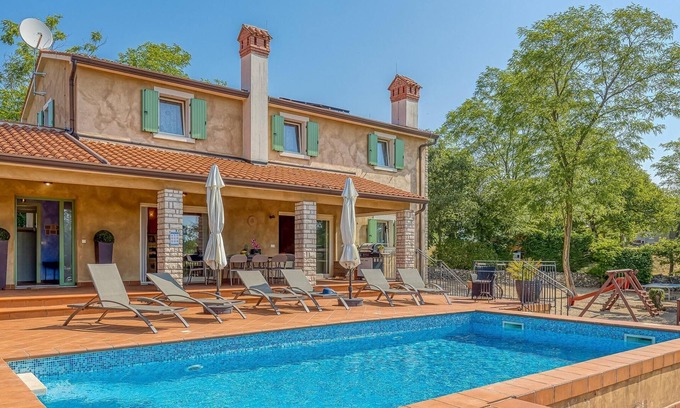 Lupoglav Cabin | Beautiful villa with swimming pool surrounded by a natural fence