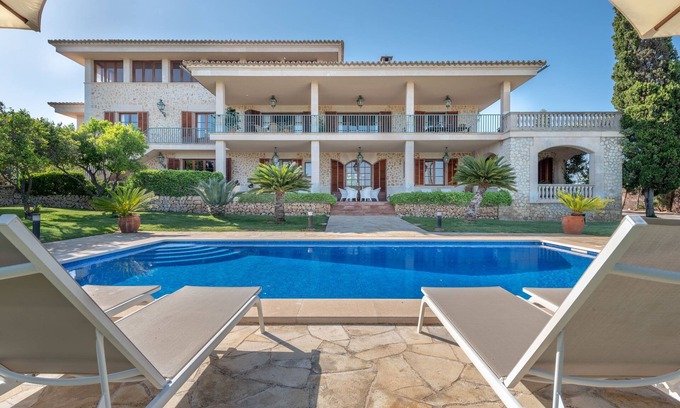Costitx Villa | Beautiful Villa with Pool, Wi-Fi, Garden and Terrace; Parking Available