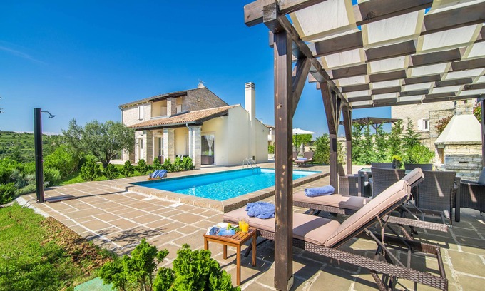 Momjan House | Beautiful villa with swimming pool, sea view, barbecue, wifi, free wifi
