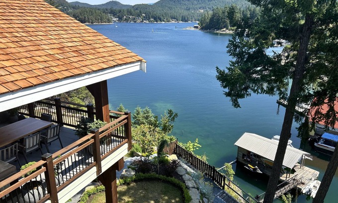 Madeira Park House | Beautiful waterfront home with private dock, fire pit and hot tub