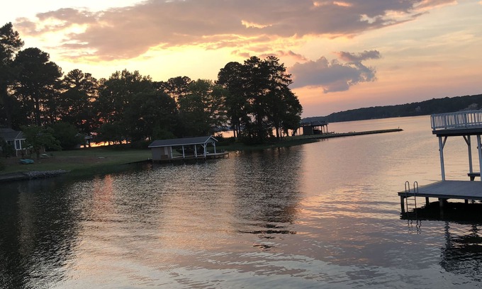 Littleton House | Beautiful waterfront home for family, swimming, boating, relaxing, and fishing