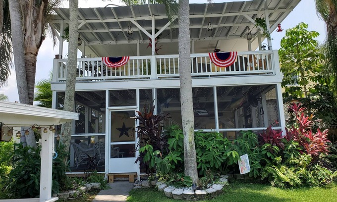 Taylor Creek House | Beautiful waterfront vacation home with canal access to Lake Okeechobee