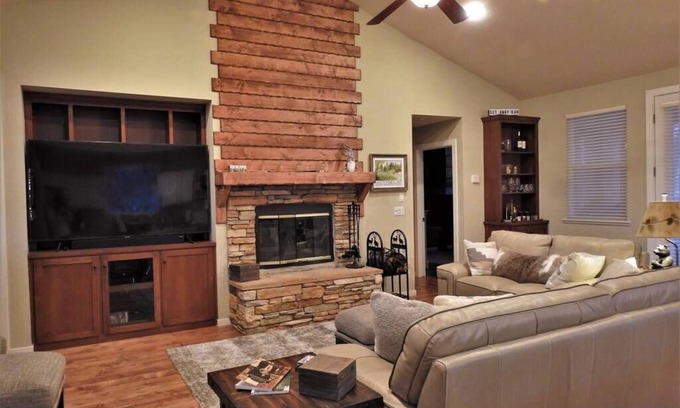 Angels Camp House | Beautifully furnished home with HOT TUB