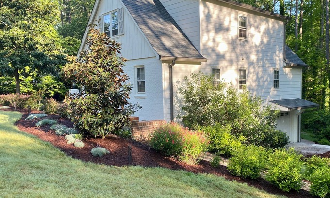 Raleigh House | Beautifully remodeled 3BR Home in Raleigh's North Hills Dining &Shopping area