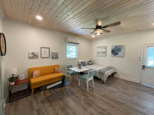 Winchester Apartment | Beautifully Renovated Studio 2 Miles From Marina!