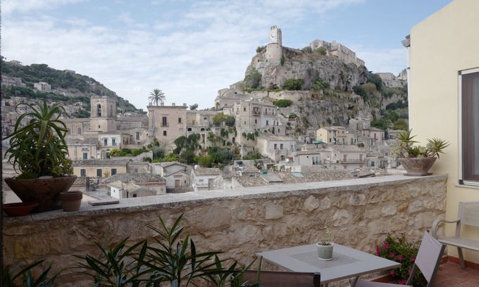 Modica House | Beautifully Restored Heritage Home With A Panoramic View Of Modica Bassa.