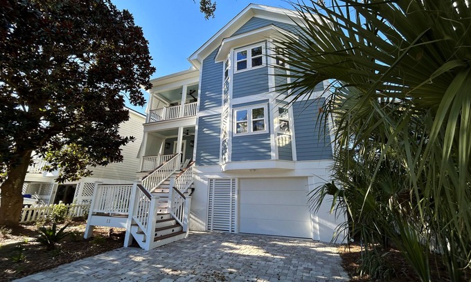 Pelican Bay House | Beautifully updated home located in Wild Dunes just steps to beach and pool
