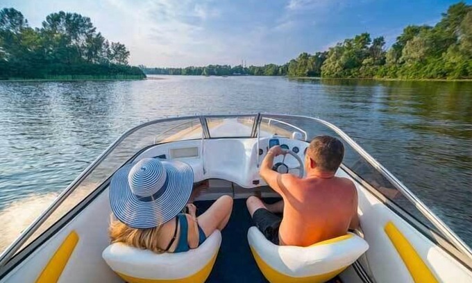 Beaver Shores House | Beaver Lake Views+Hot Tub+Fun in the Sun!