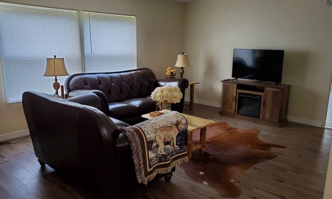 Dillon House | Beaverhead River RV Park Lodge