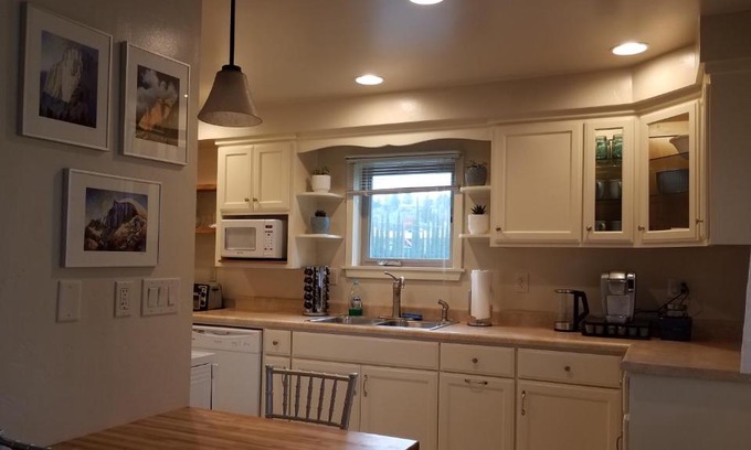 Mariposa House | Becky's Condo