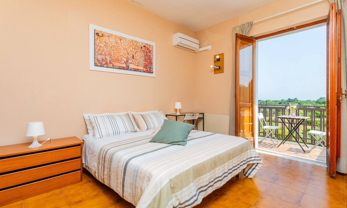 Aci Sant'Antonio Bed & Breakfast | Bed and Breakfast 'Carolea - Frantoio' with Shared Pool, Wi-Fi and Air Conditioning