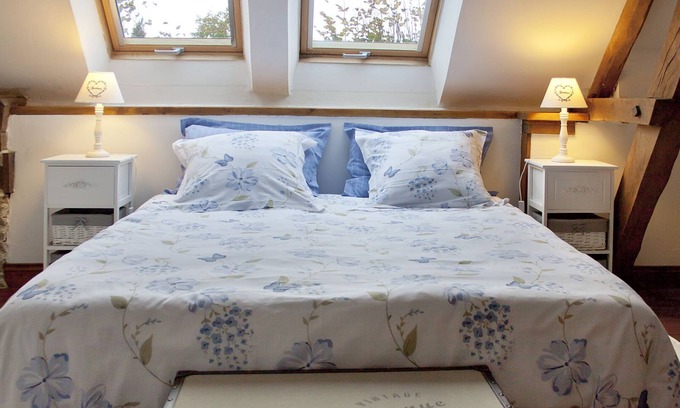 Benayes House | Bed and Breakfast in a quiet 3 ha property with garden, swimming pool and ponds