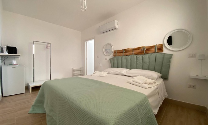Sant'Isidoro Bed & Breakfast | Bed and Breakfast 'Isid'Oro Rooms - Camera 3' with Wi-Fi and Air Conditioning
