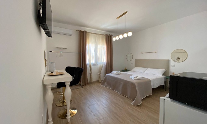 Sant'Isidoro Bed & Breakfast | Bed and Breakfast 'Isid'Oro Rooms - Camera 4' with Wi-Fi and Air Conditioning