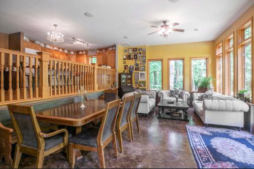 Pine City Bed & Breakfast | Bed and breakfast suite at the Wooded Retreat