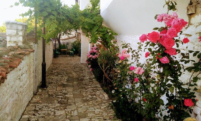 Berat House | Bed & Breakfast JOSIPH