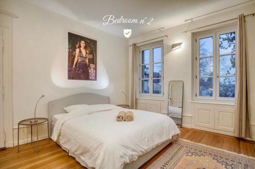 Ferney-Voltaire House | Bedroom 2 - Authentic charm - COLIVING Historic House