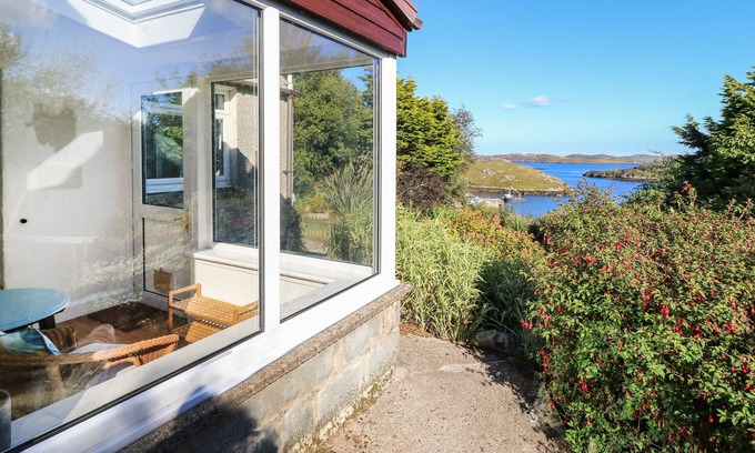 Lewis and Harris Cottage | BEECH COTTAGE, pet friendly, character holiday cottage in Stornoway