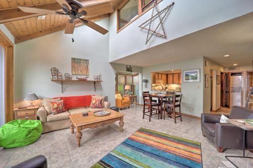 Beech Mountain Apartment | Beech Mountain Ski Condo with Private Balcony!