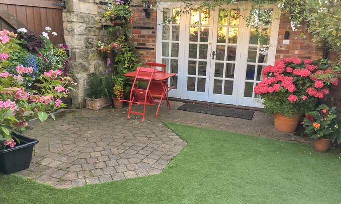 Malton Apartment | BEECH VIEW, character holiday cottage, with hot tub in Malton
